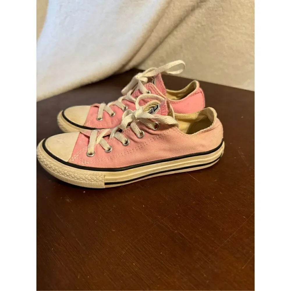 Converse Chuck Taylor’s size 1 girls